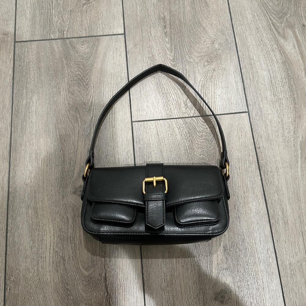 Elegant Black Leather Shoulder Bag